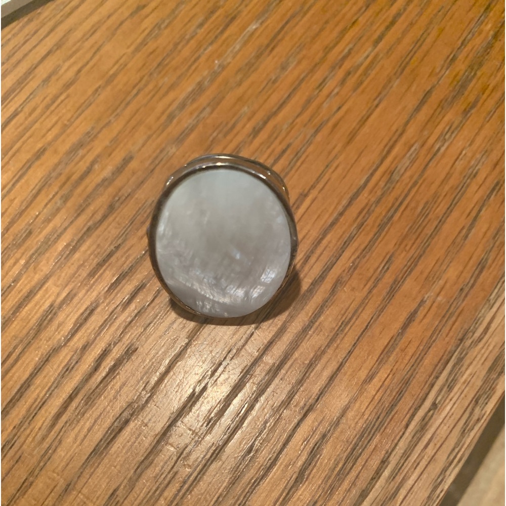 MOTHER OF PEARL RING - Picture 3 of 4